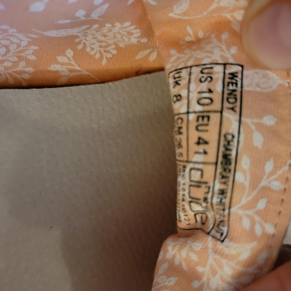 Size 10 Hey Dude beige shoes - Picture 2 of 4